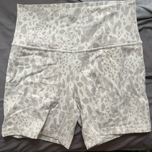 White camo lulu align shorts!